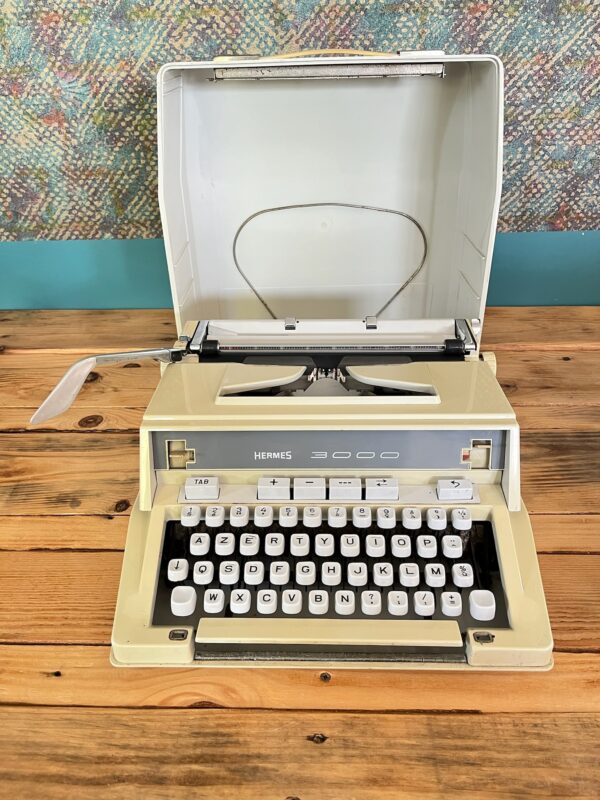 Machine à écrire Hermes 3000 blanche – Image 2