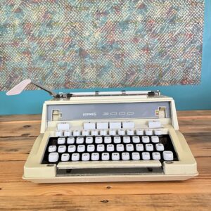 Machine à écrire Hermes 3000 blanche