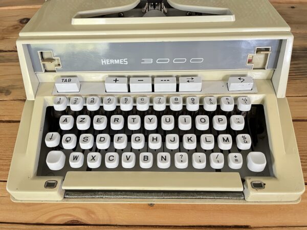 Machine à écrire Hermes 3000 blanche – Image 7