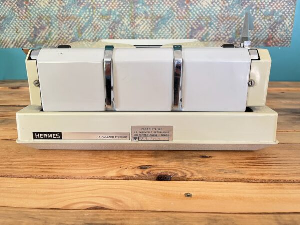 Machine à écrire Hermes 3000 blanche – Image 4