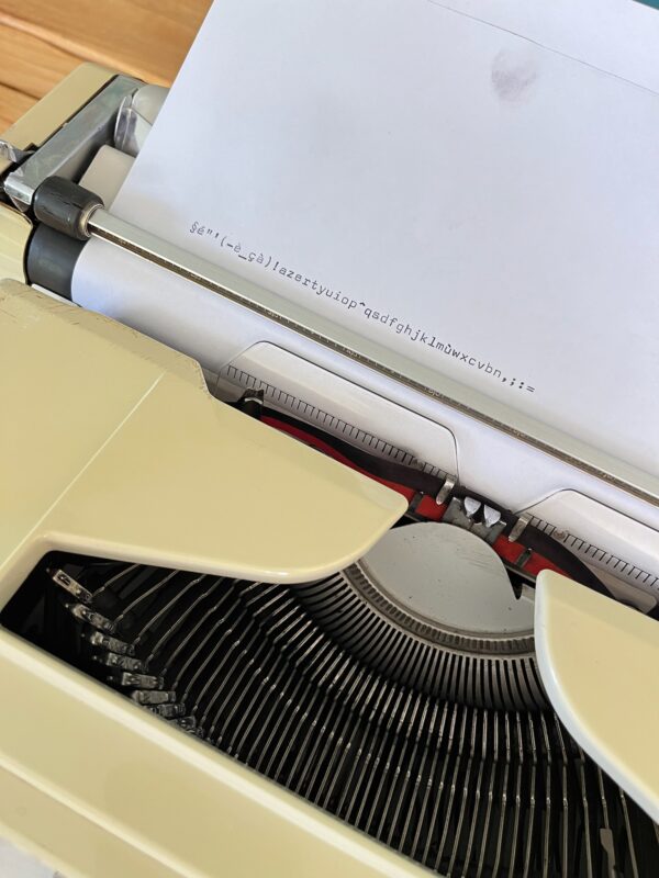 Machine à écrire Hermes 3000 blanche – Image 6