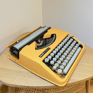 Machine à écrire Olivetti lettera 82
